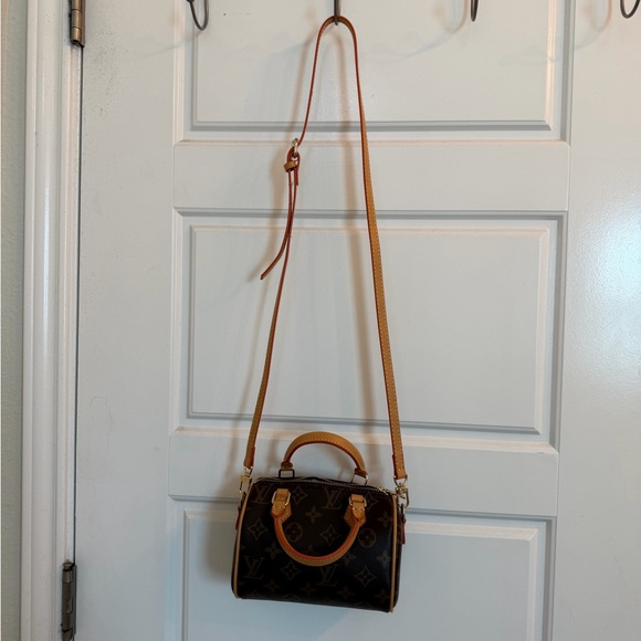 Luxury-Inspired| Crossbody - Picture 2 of 7